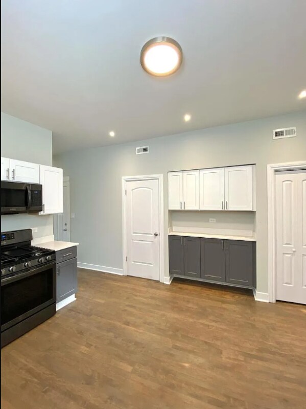 Building Photo - 2729 S Harding Ave