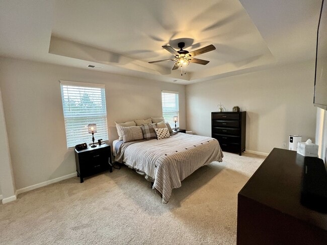 Building Photo - FOR LEASE: END UNIT TOWNHOME LOCATED IN LE...