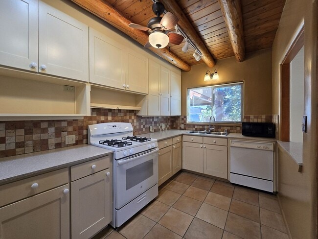 Building Photo - 1823 Tewa Rd