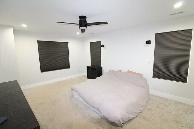 Building Photo - Modern 3-Bedroom Home with Fenced Yard & U...
