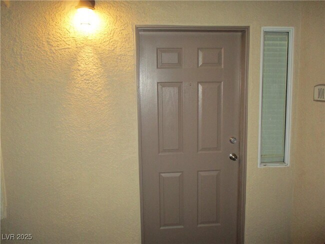 Primary Photo - 3500 Cactus Shadow St