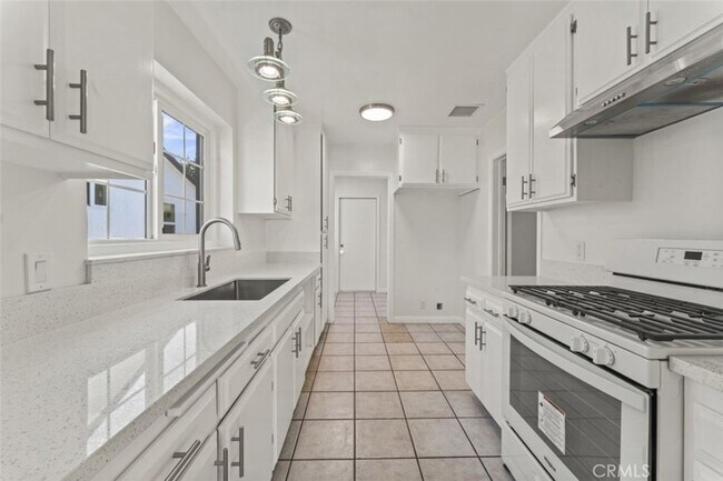 Building Photo - 14722 Strathern St