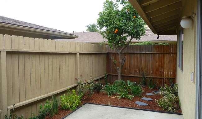 Building Photo - Gorgeous 2Bedroom/2Bath Townhome in Escondido