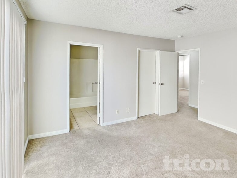 Building Photo - 4634 Grasshopper Dr