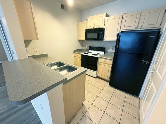 Building Photo - 8927 Legacy Ct