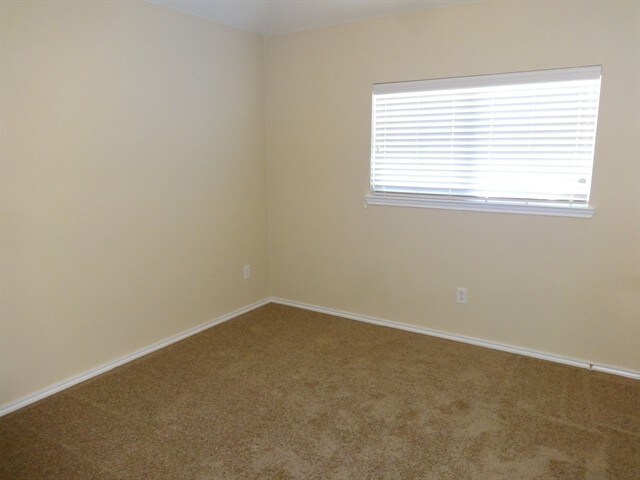 Building Photo - 2969 Lakeview Cir