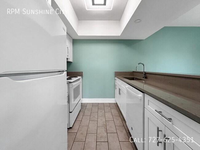 Building Photo - 1106 Pass a Grille Way