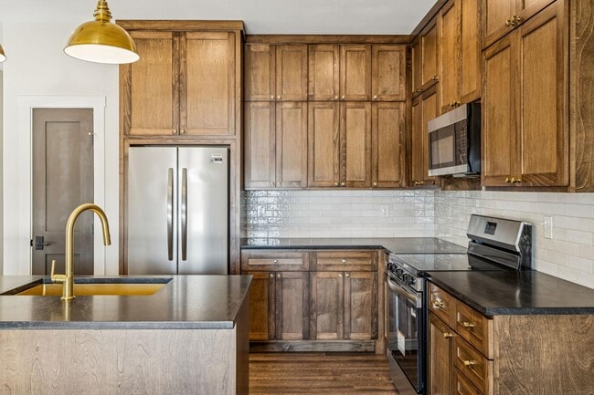 Building Photo - 120 N Main St