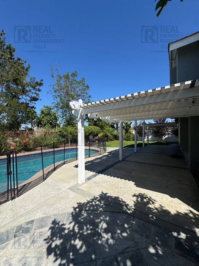 Building Photo - Resort-Style Living in Temecula – Pool Home with Designer Upgrades & 3-Car Garage