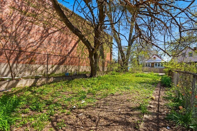 Building Photo - 6913 S Throop St