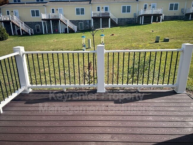 Building Photo - 18 Spring View Dr