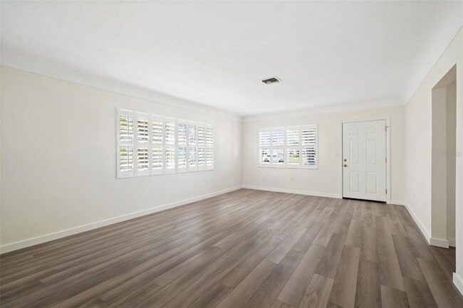 Building Photo - 662 Villa Grande Ave S