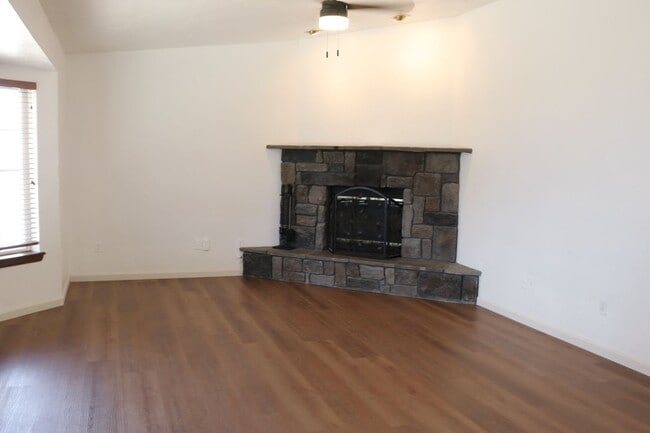 Building Photo - House for rent