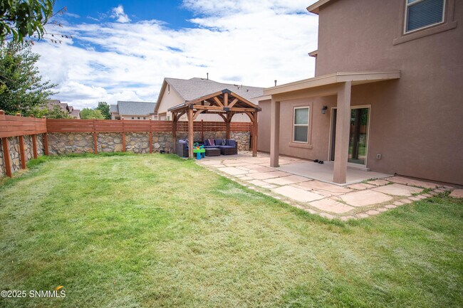 Building Photo - 4851 Villeta Ave