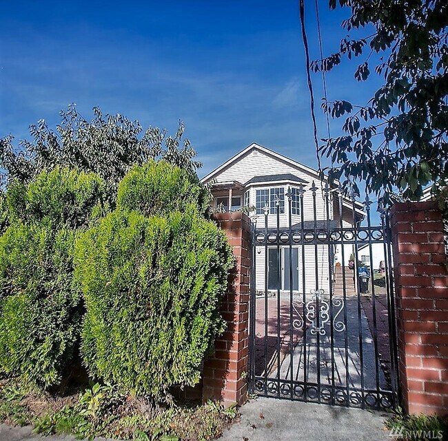 Building Photo - 4216 S Eddy St