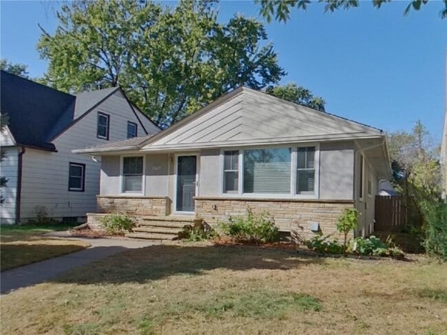 Primary Photo - 3755 Major Ave N