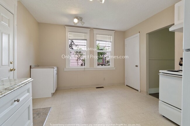 Building Photo - Charming 3 Bedroom Sanctuary in Eliot Neighborhood!