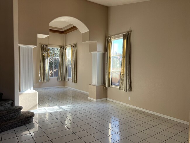 Building Photo - Discover Your Dream Home in Summerlin!