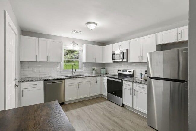 Building Photo - 2889 White Oak Dr