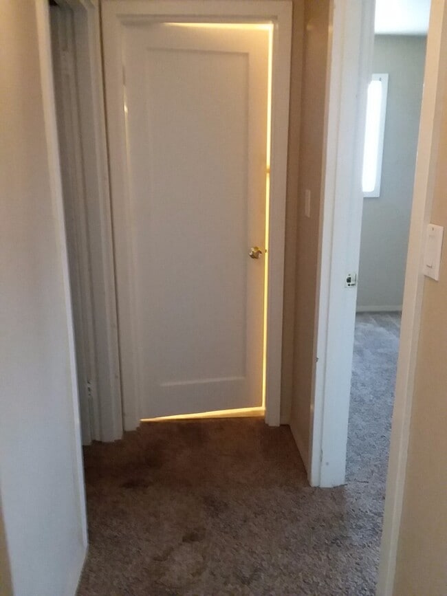 Building Photo - N. 24th Ave 2 bedroom House w/DOUBLE GARAGE!