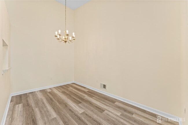Building Photo - 152 Darwin Ln