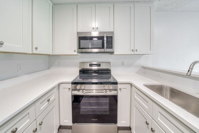 Building Photo - 307 Railroad St