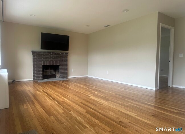 Building Photo - 166 Bunce Rd