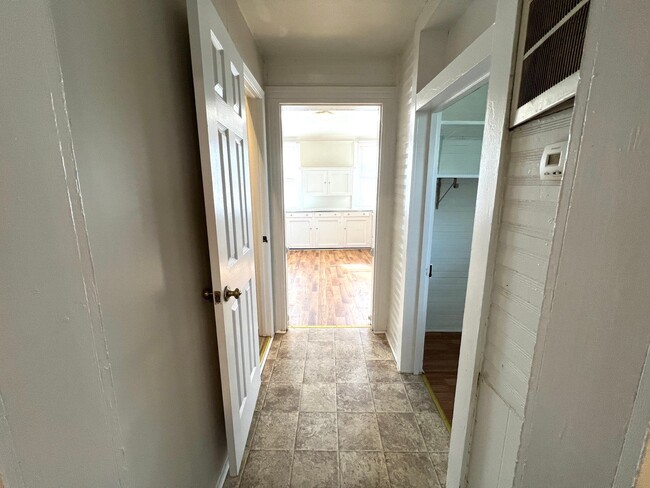 Building Photo - 3 Bedroom 1.5 Bathroom Home Available for ...