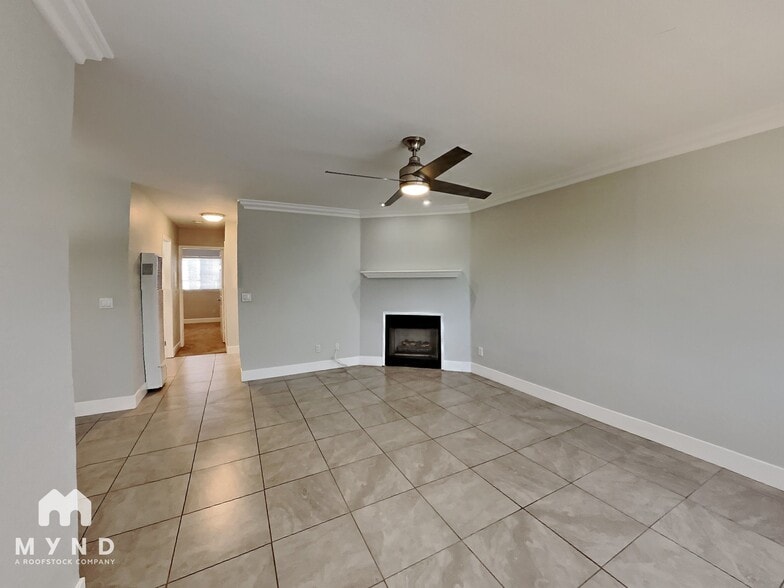 Building Photo - 4775 Seminole Dr