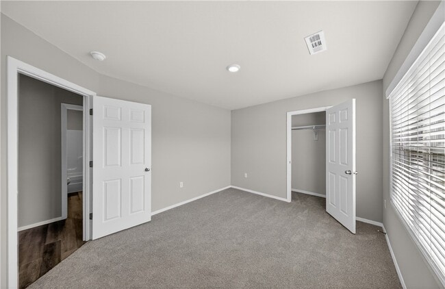 Building Photo - 4405 SW Sackett Ave