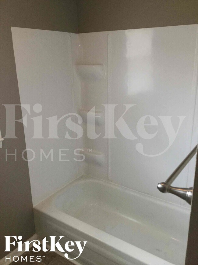 Building Photo - 221 N High School Rd