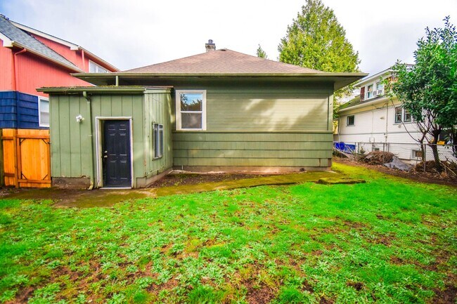 Building Photo - Spacious 4BD/2BA Two-Story Home w/ Fenced Yard & Huge Basement! Pets OK!