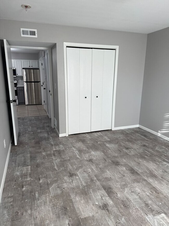 Building Photo - 1051 Minns Dr