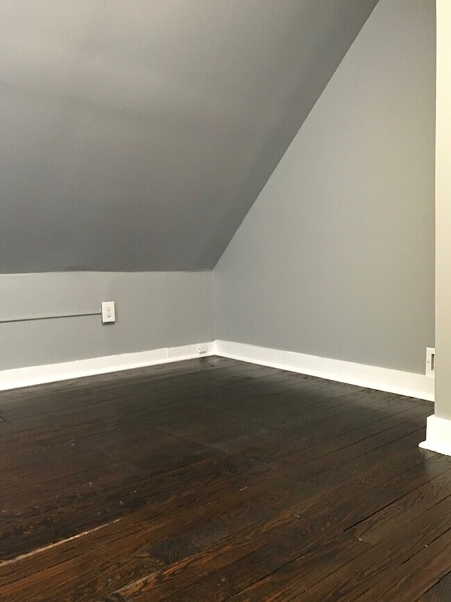 Building Photo - 353 Poplar St