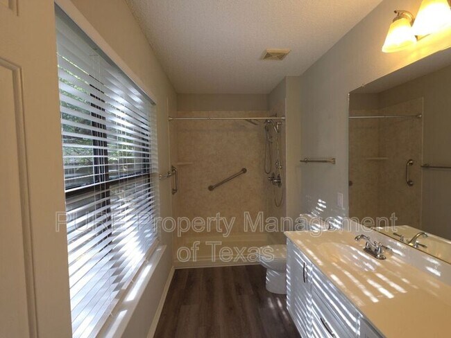 Building Photo - 1406 Bullhill Cove