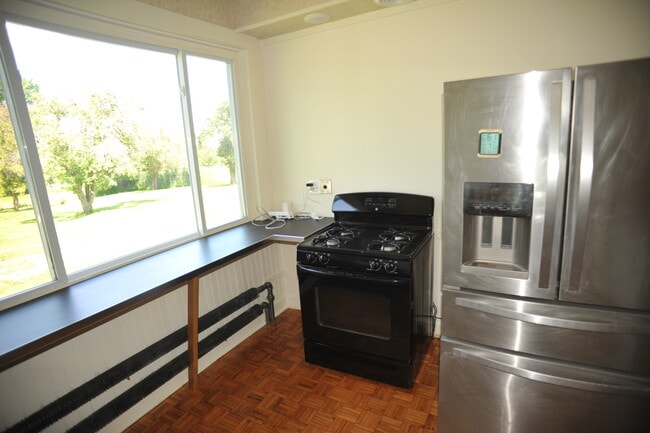 Building Photo - 8071 River Rd