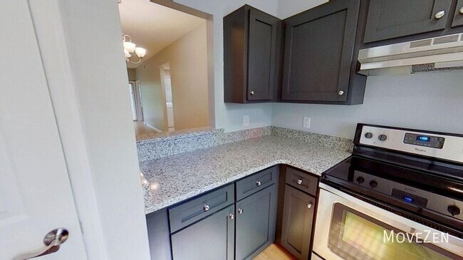 Building Photo - 725 Bragg Dr