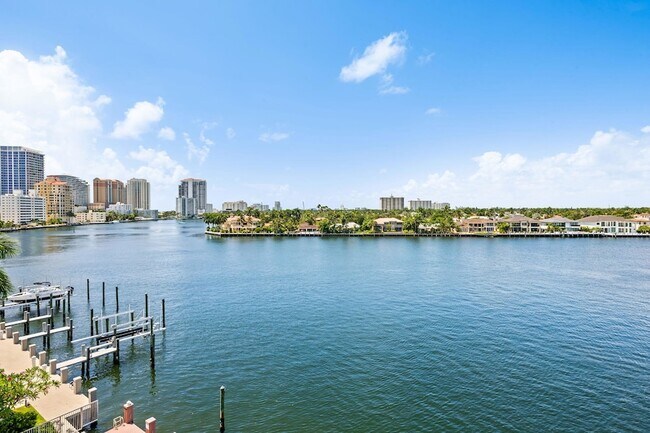 Building Photo - 511 Bayshore Dr