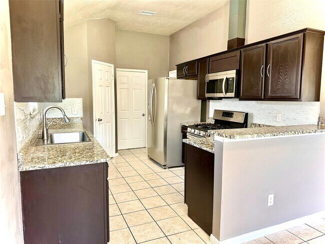 Building Photo - 22207 Falconwood Ln