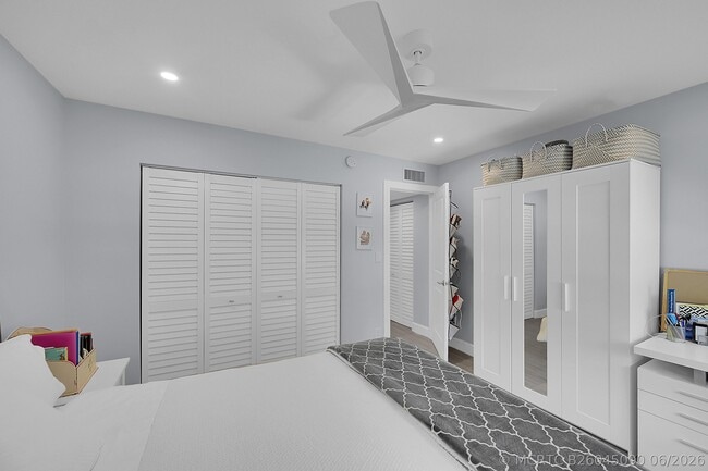 Building Photo - 12870 Briarlake Dr