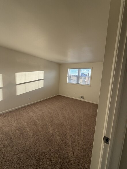 Building Photo - 7837 Kavanagh Rd