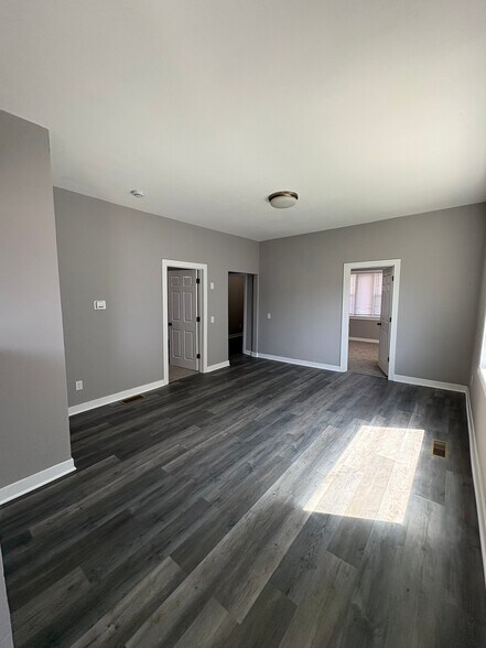 Building Photo - 1237 Knox Ave N