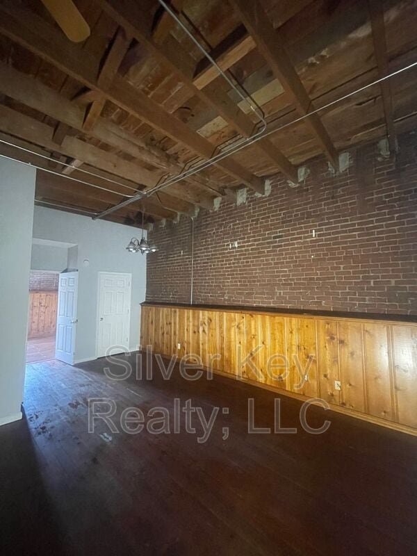 Building Photo - 217 E Washington Ave