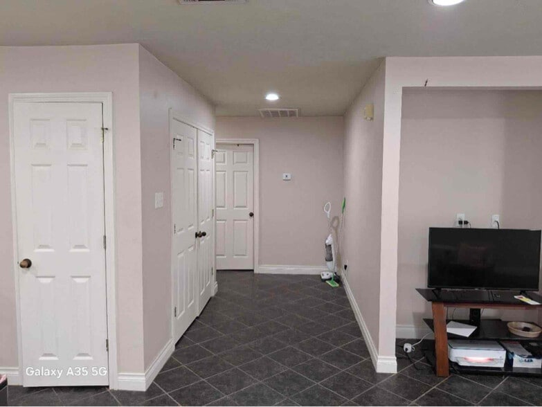 Building Photo - 129 Richards St