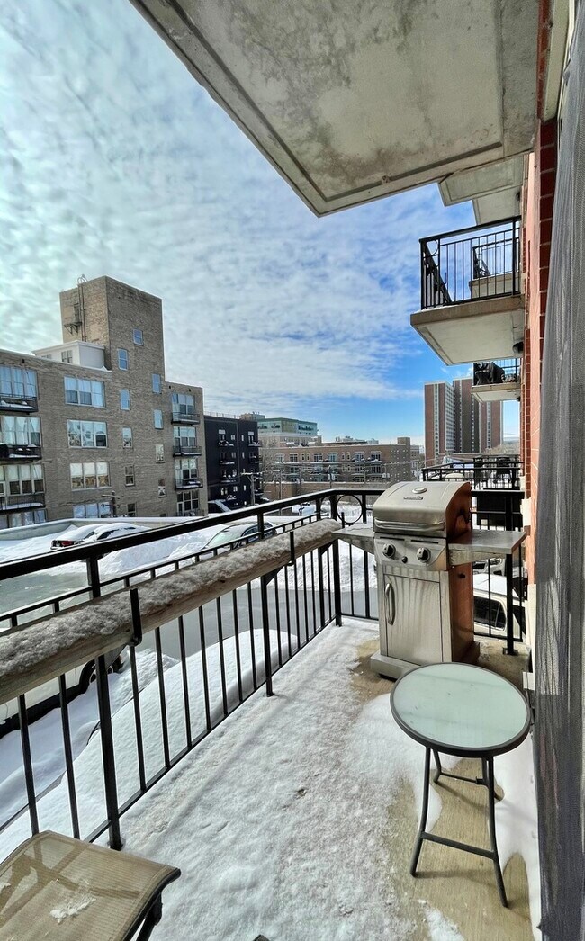 Building Photo - 6 S Laflin St