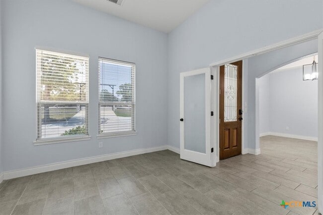 Building Photo - 127 Medlar Dr