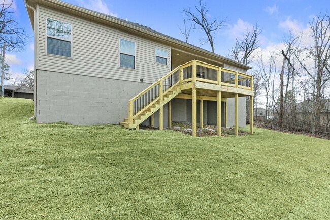 Building Photo - 30 Penzance Dr