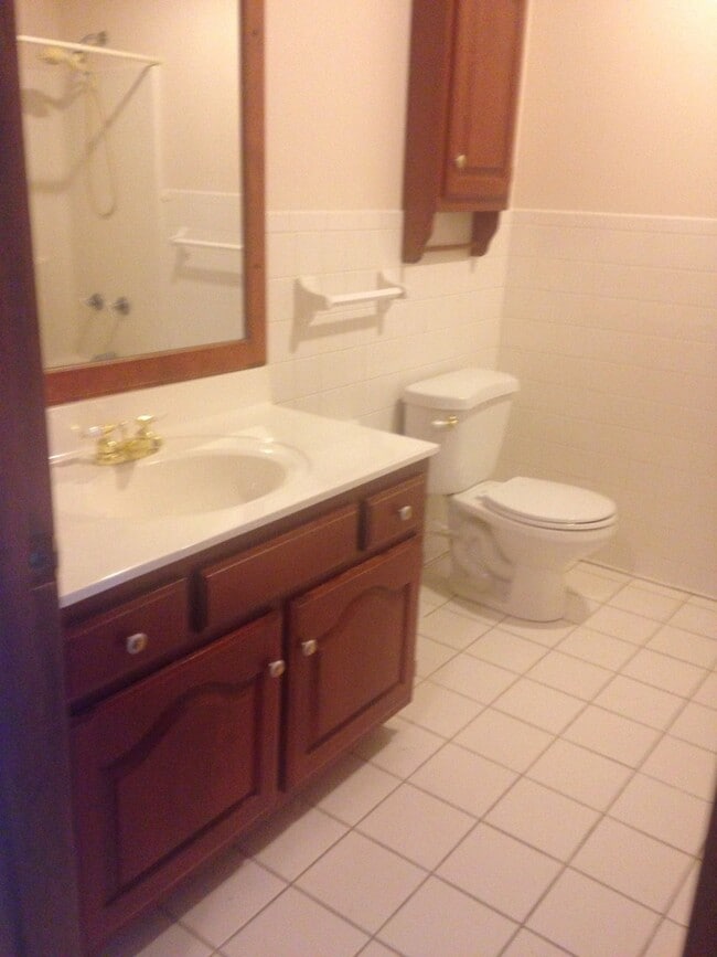 Building Photo - Immaculate three bedroom home in Ashland.