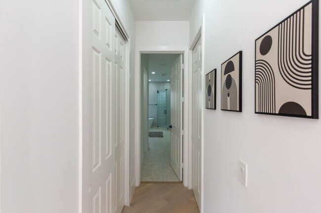 Building Photo - 2443 Players Ct