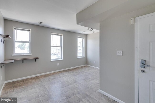 Building Photo - 6602 Ridge Ave